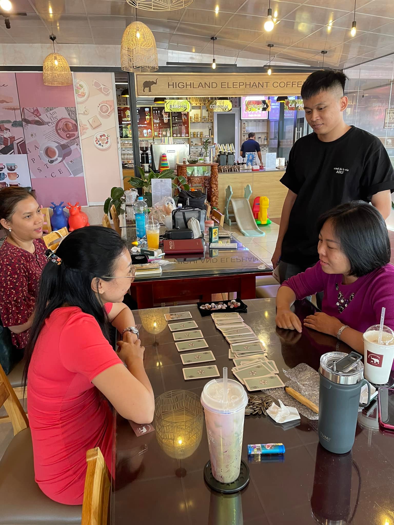 Diệu Hiếu dạy lớp Tarot
